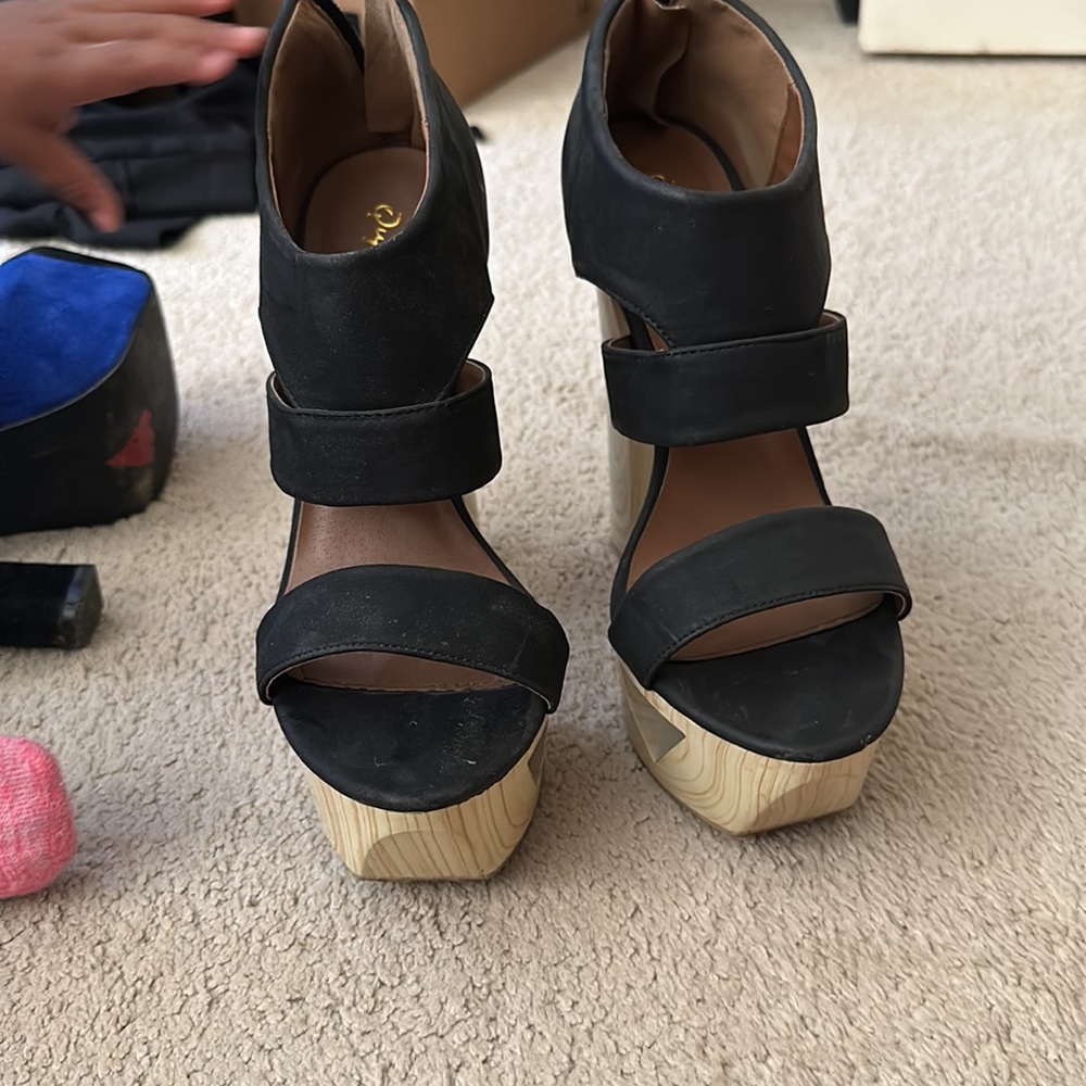 Platform sandals - Picture 2 of 2